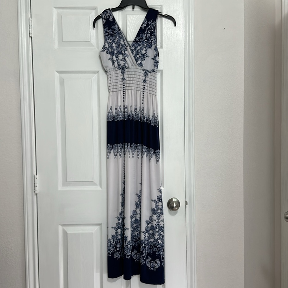 Elegant Blue and White Floral pattern Women's Dress